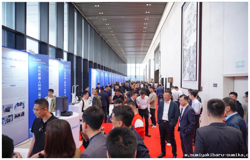 “机”聚新动能 “智”创新未来丨点点taptap电动老虎机无人清扫机器人亮相2025青岛市具身智能机器人生态发展大会 “机”聚新动能 “智”创新未来丨点点taptap电动老虎机无人清扫机器人亮相2025青岛市具身智能机器人生态发展大会